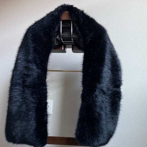 Elegant Black Faux Fur Scarf Wrap Glam Pin Up Retro Event Prom Vegan 68" Long - Picture 5 of 8